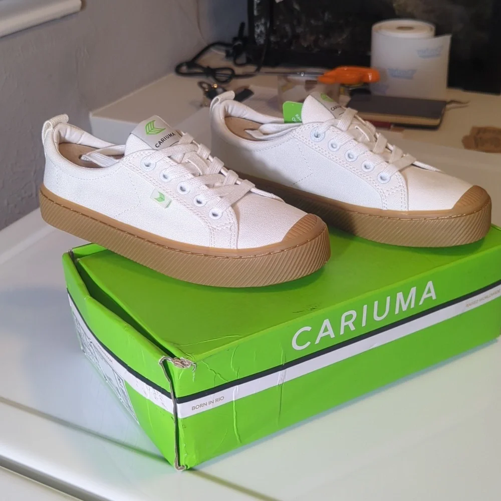 Cariuma (Off-White Gum Sole) 7W - Picture 4 of 7